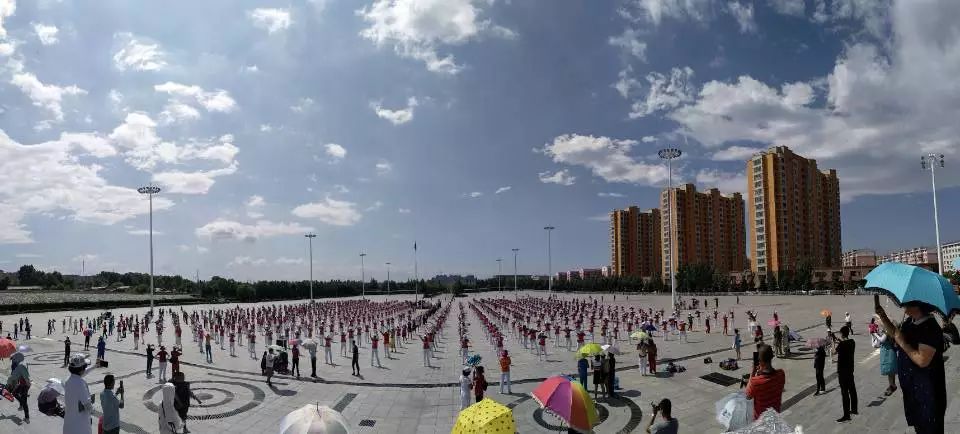 鹤岗吴沈义最新动态，城市发展与个人成就的双重奏鸣