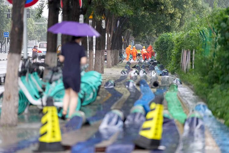 北京最新暴雨蓝色预警，城市应对与民众准备